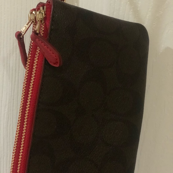 Coach Wallet, like new barely used. Perfect valentines gift - Picture 3 of 3